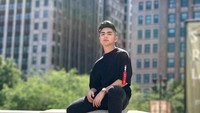 Pria muda bernama Andre Manguba ini sehari-hari memang berkecimpung di dunia seni. Pria asal Filipina ini kerap membuat instalasi seni yang mengagumkan.  Foto: instagram @heyheyandre_art