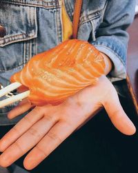 Wow! Sushi Salmon Jumbo Ini Seukuran Telapak Tangan