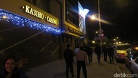 Minsk, ibukota Belarus disebut-sebut sebagai Las Vegas-nya Eropa. Ini karena banyaknya kasino yang bertebaran di sudut-sudut kota. Bahkan, spanduk promosi dan tawaran untuk main kasino terpampang di sepanjang jalan dari bandara menuju pusat kota. (Erwin Daryanto/detikTravel)