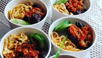 Kalau mau ayam bakar sebagai menu di rice bowlmu, kamu bisa pesan di Dapoer Aning. Porsinya mengenyangkan dengan rasa yang mampu menggoyang lidah tentunya. Foto: @dapoeraning