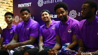 Dari 17 pemain, 14 di antaranya merupakan pemain lokal dan tiga sisanya pebasket asing asal Amerika Serikat.