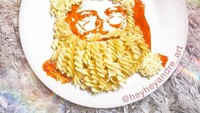 Paduan pasta, keju dan saus pasti bisa jadi santapan lezat bagi para foodies tapi di tangan Andre tiga bahan makanan ini bisa jadi seni. Lukisannya tampak hidup ya? Foto: instagram @heyheyandre_art