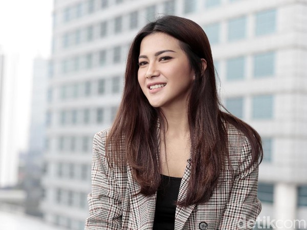 Sayyoradagi eng nozik yalangoch qizlar Porno bilan ajoyib xususiy striptiz video