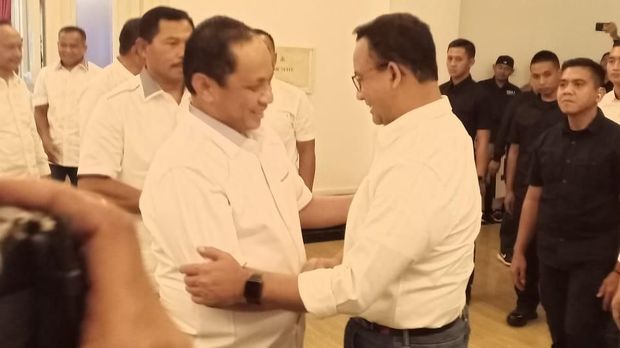 Komjen Gatot Eddy bercengkerama dengan Anies Baswedan