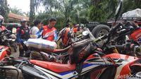 Terabas Desa Terisolir Lokasi Longsor Bogor Pakai Motor Off Road