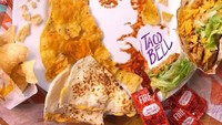 Mengandalkan kulit tortilla, Andre juga membuat karyanya ini tampak jadi hidup. Sesosok wanita cantik terlihat memandang dengan tatapan tajam.  Foto: instagram @heyheyandre_art