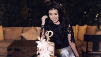 Setiap tahunnya, ulang tahun Patricia selalu dirayakan dengan pesta yang mewah dan meriah. Lihat saja nih kue ulang tahunnya ke-16 yang cantik. Foto: Instagram @pciamayoree