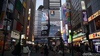 Shinjuku, salah satu dari 23 distrik yang berada di Tokyo. Namun kawasan ini lebih menjurus ke tempat hiburan, bisnis, dan perbelanjaan di sekitar Stasiun Shinjuku (Syanti/detikcom)