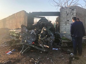 Jatuh di Iran, Mesin Pesawat Boeing 737 Terbakar Usai Lepas Landas