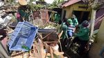 Penampakan Rumah Rusak Akibat Pohon Tumbang di Denpasar