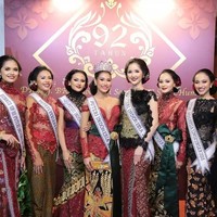 Kehadiran para Puteri Indonesia ikut memeriahkan perayaan ulang tahun ke-92 Dr. BRA Mooryati Soedibyo baru-baru ini. Hadir para pemenang tiga besar Puteri Indonesia 2018 dan 2019. Semua kompak dalam balutan kebaya. (Foto: Instagram)