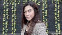 Kini Dita dikenal sebagai salah satu host wanita yang paling diidolai oleh remaja saat ini.