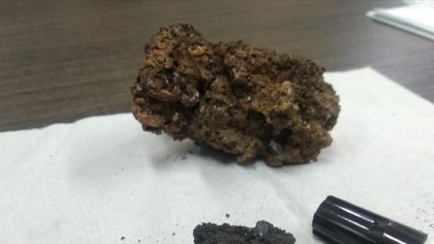 Sampel batu yang diambil dari lokasi tanah berasap 
