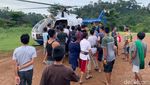 Sukajaya Terisolir, Bantuan Dikirim Pakai Helikopter