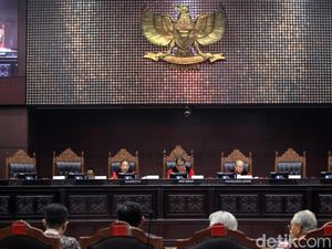 Beda Mahfud dan Penggugat soal Impunitas di Putusan MK soal Perppu Corona