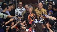 Saat ini Wahyu Setiawan masih diperiksa intensif tim KPK. Namun KPU belum mendapat informasi rinci mengenai kronologis OTT hingga perkara yang menyeret Wahyu Setiawan.
