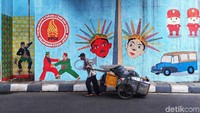Mural ondel-ondel juga mempercantik taman ini.