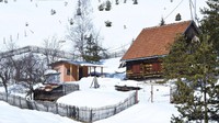 Di musim dingin, kamu juga bisa pergi ke Pegunungan Kopaonik untuk bermain ski. Di Kota Zlatibor yang juga populer sebagai tempat wisata musim dingin, malah traveler bisa bersenang-senang sambil berpesta. Seru banget pastinya. (iStock)