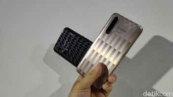 Ponsel ini hanya tersedia dalam varian 12GB/256GB dan dibanderol 3.099 Yuan atau sekitar Rp 6,2 juta. Foto: Virgina Maulita Putri/detikINET