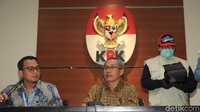 Wakil Ketua KPK Alexander Marwata menggelar jumpa pers dan barang bukti di gedung KPK, Jl Kuningan Persada, Jaksel, Rabu (8/1/2020). 