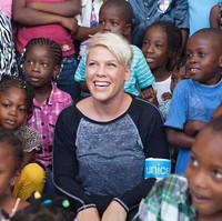 Alecia Beth Moore atau P!nk mendonasikan USD 500 ribu atau sekitar Rp 6,9 miliar. Foto: Instagram