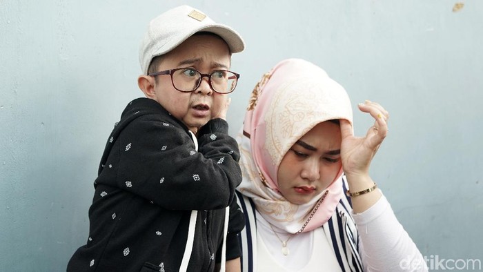 Daus Mini dan istrinya, Shelvie saat ditemui di studio Trans TV.