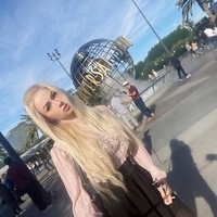 Valeria memiliki implan payudara dan memakai lensa kontak berwarba agar terlihat seperti Barbie. Sekarang setelah hidup sebagai Barbie, Valeria memutuskan tidak lagi menyukai penampilannya dan tak ingin diperlakuka seperti boneka manusia. Foto: Instagram