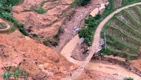 Kawasan tersebut terisolir akibat putusnya sejumlah titik jalan akibat tanah longsor. Istimewa/PMI.