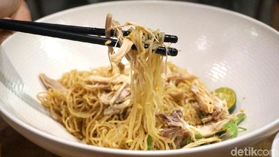 Enaknya Bakmi Bakso dan Nasi Goreng Cingur di Warung Kekinian
