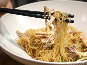 Enaknya Bakmi Bakso dan Nasi Goreng Cingur di Warung Kekinian