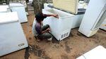 Jasa Reparasi Barang Elektronik Diserbu Warga Pascabanjir
