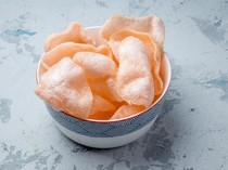 Apakah Makan Kerupuk Bikin Gemuk? Simak Fakta dan Penjelasannya di Sini!