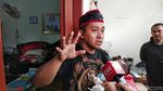 Sambil Gendong Anak, Teddy Jelaskan soal Autopsi dan Lebam di Tubuh Lina