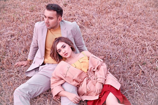 Pada Oktober 2019, Cita Citata mengunggah momen mesranya dengan sang kekasih Roy Geurts saat melakukan pemotretan bersama fotografer Winston Gomez. Cita dan Roy berpose seperti sedang melakukan sesi foto prewedding. Foto: Instagram @cita_citata