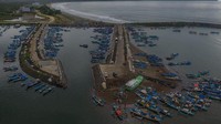 Sebagian nelayan di wilayah itu tidak melaut akibat cuaca buruk.