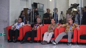 Momen 4 Komisioner KPU Menanti Klarifikasi OTT Wahyu Setiawan di KPK