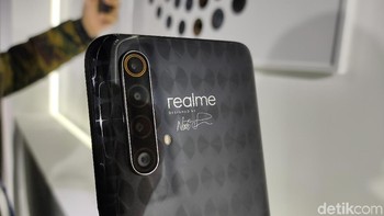 Realme kembali berkolaborasi dengan seniman asal Jepang, Naoto Fukasawa untuk menghadirkan Realme X50 5G Master Edition. Foto: Virgina Maulita Putri/detikINET