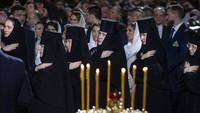 Bagi mayoritas umat Kristen di dunia, Natal dirayakan tiap tanggal 25 Desember setiap tahunnya. Namun, bagi umat Kristen Ortodoks di Rusia Natal dirayakan pada tanggal 7 Januari. AP Photo/Alexander Zemlianichenko.