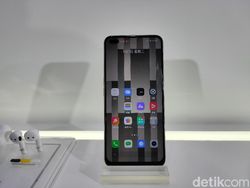 Penampakan Realme X50 5G Master Edition yang Serba Geometris