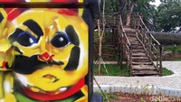 Taman ini terlihat rapi dan asri.