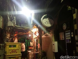 Masjid Mungil di Tengah Hiruk Pikuk Shinjuku