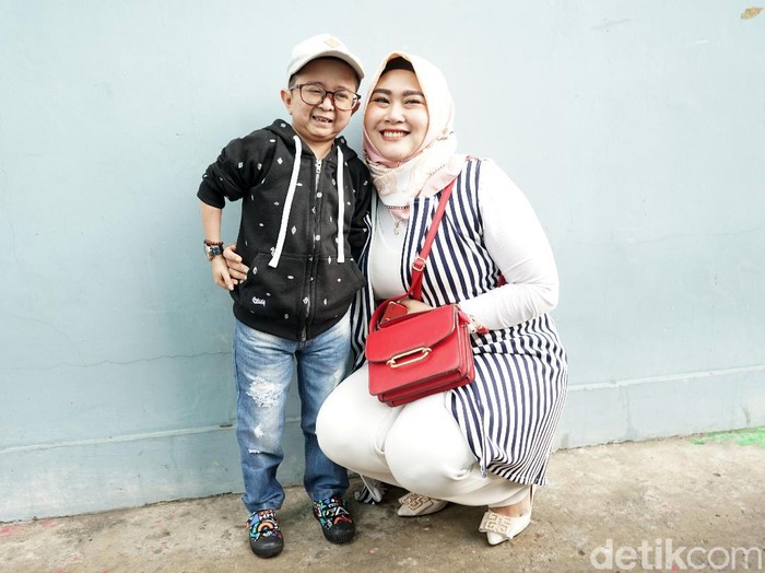Daus Mini Daus Mini dan istrinya, Shelvie saat ditemui di studio Trans TV.