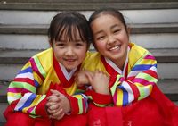 Kenalan dengan Hanbok, Pakaian Warna-Warni Khas Korea