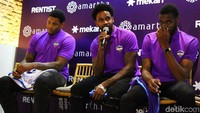 Tiga pemain asing yang akan memperkuat Amartha Hangtuah yakni, Laquavius Kashaka Cotton, Charles Lowell Jackson Jr, dan Darnell Aaron Martin Jr.