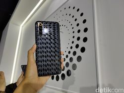 Penampakan Realme X50 5G Master Edition yang Serba Geometris