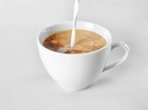 Apa Ada Manfaatnya Menambahkan Susu ke Dalam Teh?