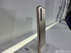 Penampakan Realme X50 5G Master Edition yang Serba Geometris