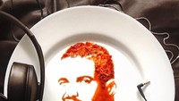 Siluet wajah Drake ini dibuat dengan menggunakan saus tapi hasilnya terlihat jelas dan sangat rapi. Musisi ini pasti senang wajahnya diukir menggunakan saus.  Foto: instagram @heyheyandre_art