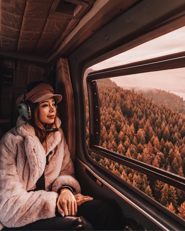 Maka tak heran jika ia sering menampilkan gaya hidup di Instagram. Tara tampak sering traveling ke tempat-tempat glamour. Dengan kemampuannya berfoto dan mengatur feed Instagram, akun Tara Milk Tea bikin iri siapa pun yang melihat. Foto: Instagram @taramilktea
