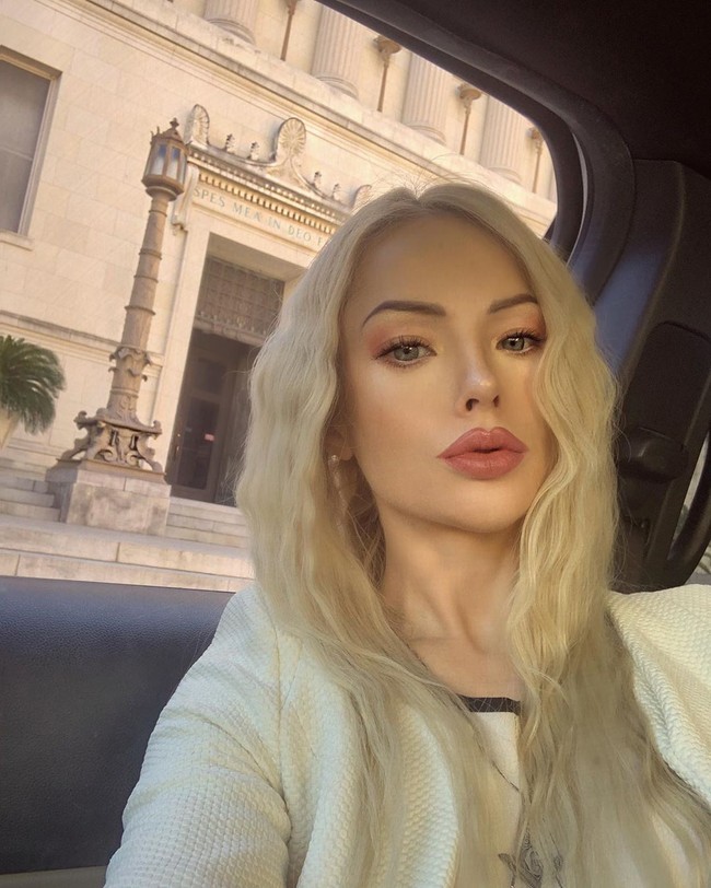 Baru-baru ini wanita berusia 34 tahun ini mengambil bagian dalam sejumlah pemotretan pemodelan di China. Meskipun tak suka dengan penampilannya, Valeria mengakui bahwa ia menikmati perhatian yang ia terima di Asia. Foto: Instagram